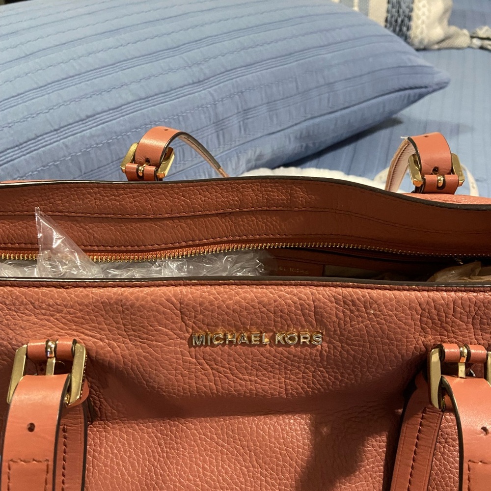 Michael Kors purse - Picture 5 of 13